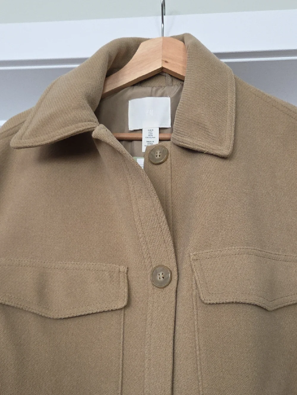 NWT H&M Tan Utility Shacket with Four Front Flap Pockets, Size M - Picture 8 of 12